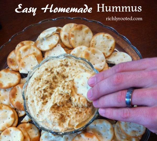 Super simple recipe for homemade fresh hummus!