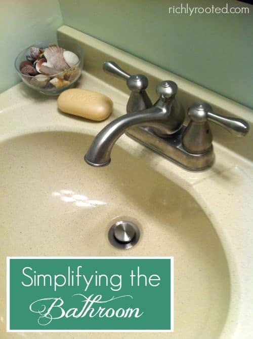 Bathrooms hide so much clutter! Here's a great how-to for simplifying the bathroom cabinets and counter. Time to get rid of all those extra bottles and unused makeup!