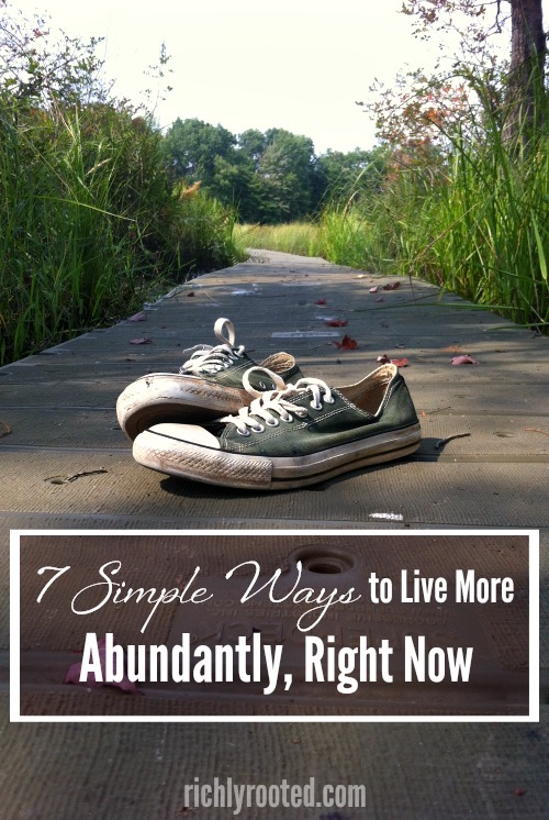Here are 7 simple ways to live more abundantly so you can thrive in everyday, normal life. These are things you can enjoy on any budget, with any schedule--you just have to be intentional! #IntentionalLiving