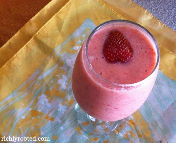 Strawberry Smoothie - RichlyRooted.com