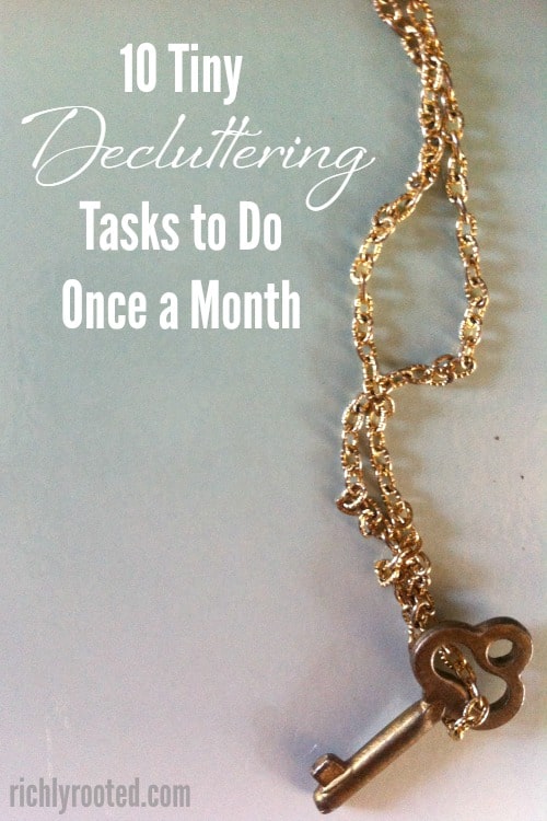 Maintain a tidy home and streamline your daily life by repeating these tiny decluttering projects every month. None of them take more than 20 minutes! #DeclutteringTips