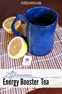 This homemade energy tea recipe will help you beat the afternoon slump! Tea contains collagen for 10 grams of protein, plus lemon juice, honey, and green tea. #EnergyBoosting #TeaRecipe