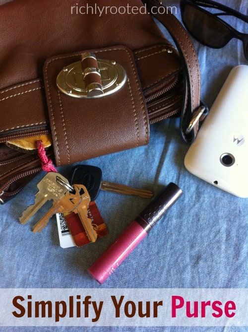 My purse used to be so cluttered! Now I like to keep the contents of my purse simple, with just a few essentials. This is a great post for decluttering your handbag!