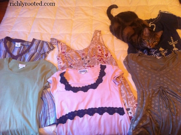 Summer tops in my minimalist maternity wardrobe - RichlyRooted.com
